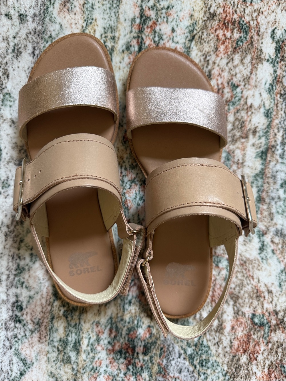 Sorel Ella III Tan and Metallic Leather Flat Sandal Size 7 - Picture 10 of 10